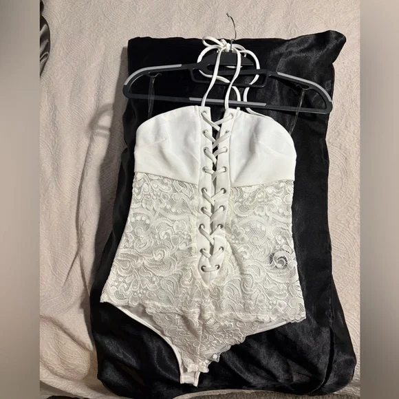 White Lace-Up Halter Bodysuit - Picture 3 of 15